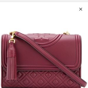 Fleming LG Shoulder Bag in Garnet